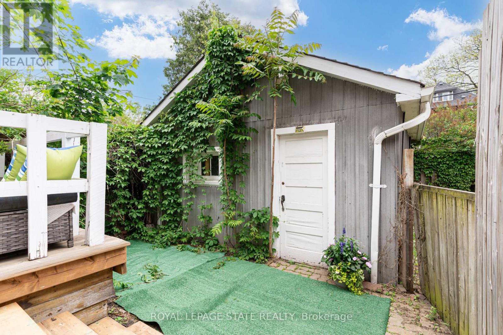 Photo 38 of 39 East Bend Avenue S, Hamilton ON