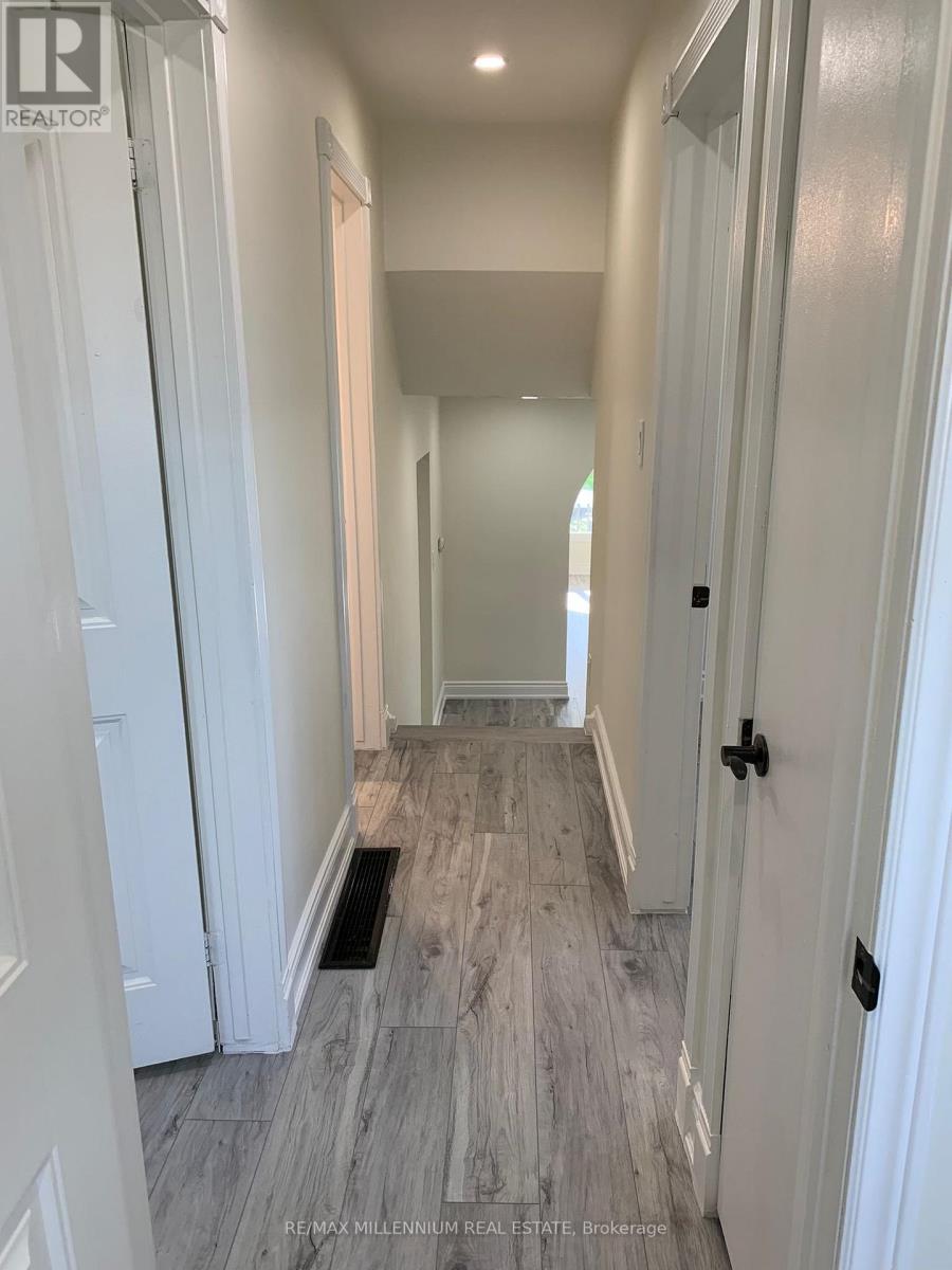 Photo 12 of 351 Queen Victoria Drive, Hamilton ON