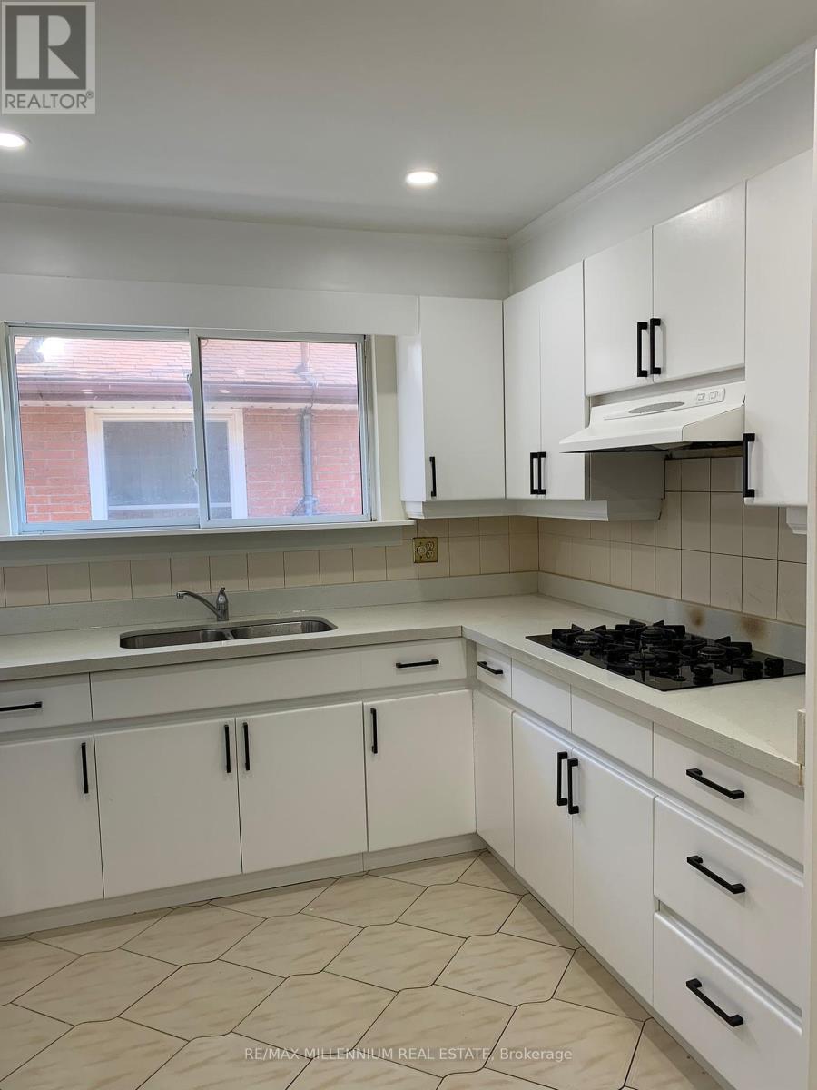 Photo 5 of 351 Queen Victoria Drive, Hamilton ON