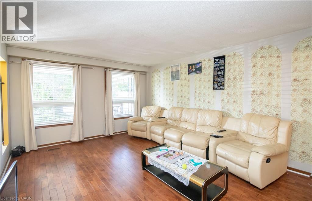 Photo 10 of 185 Lavina Crescent, Hamilton ON