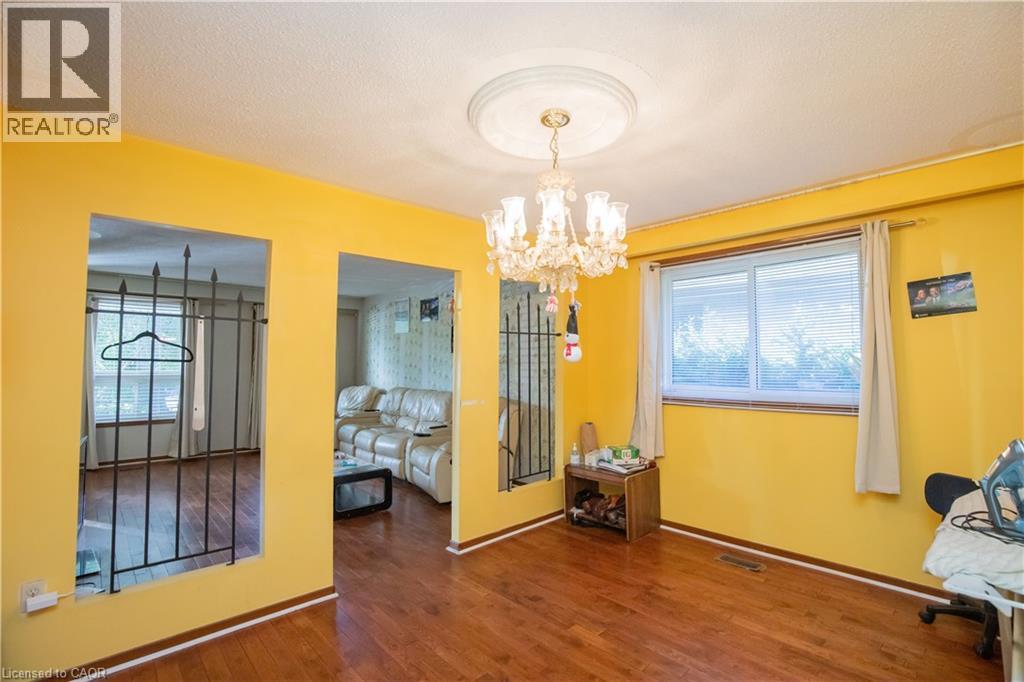 Photo 14 of 185 Lavina Crescent, Hamilton ON