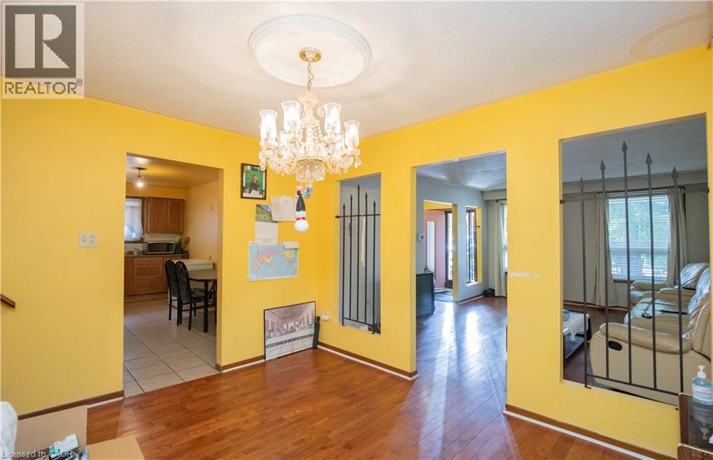 Photo 15 of 185 Lavina Crescent, Hamilton ON