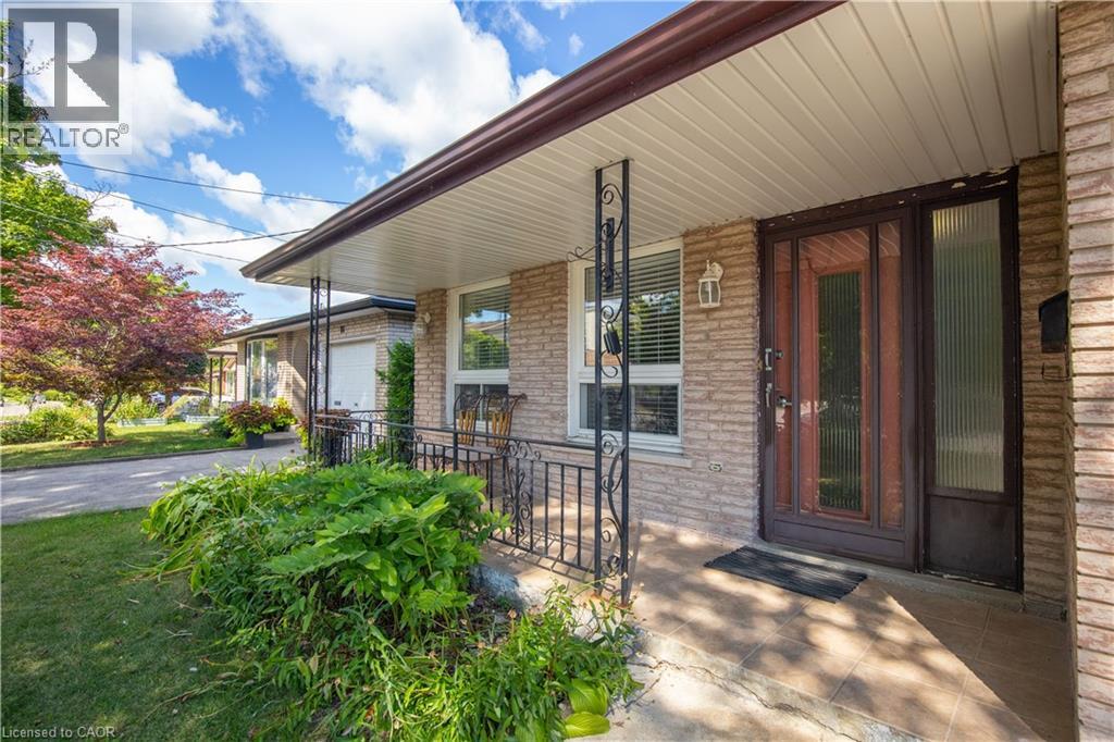 Photo 4 of 185 Lavina Crescent, Hamilton ON