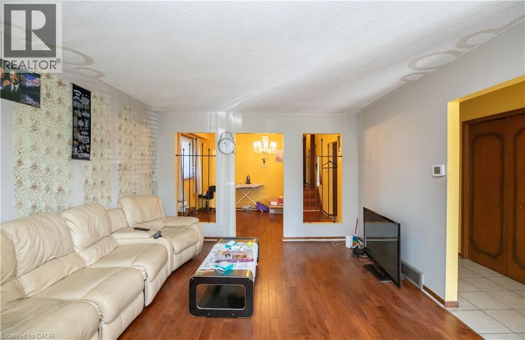 Photo 8 of 185 Lavina Crescent, Hamilton ON