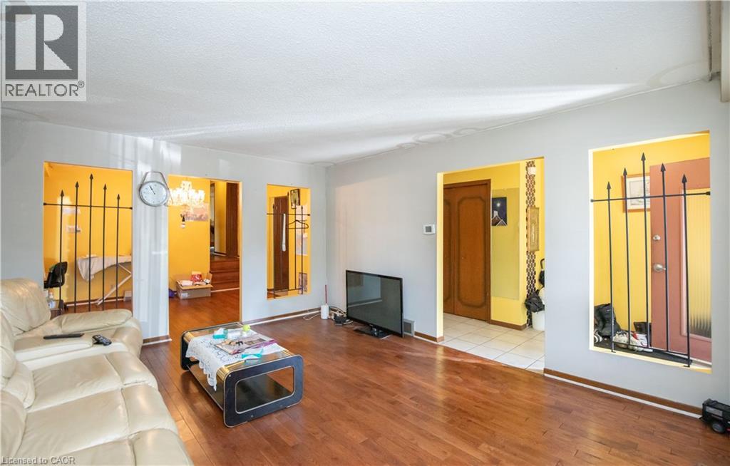 Photo 9 of 185 Lavina Crescent, Hamilton ON