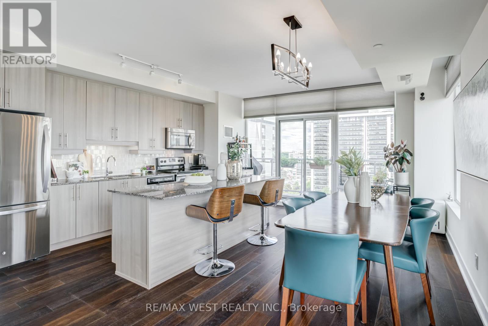 Photo 10 of 1308 68 Merton Street, Toronto ON
