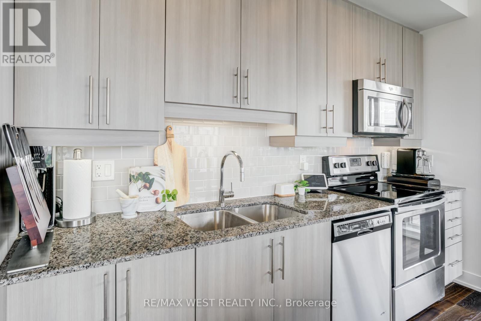 Photo 12 of 1308 68 Merton Street, Toronto ON