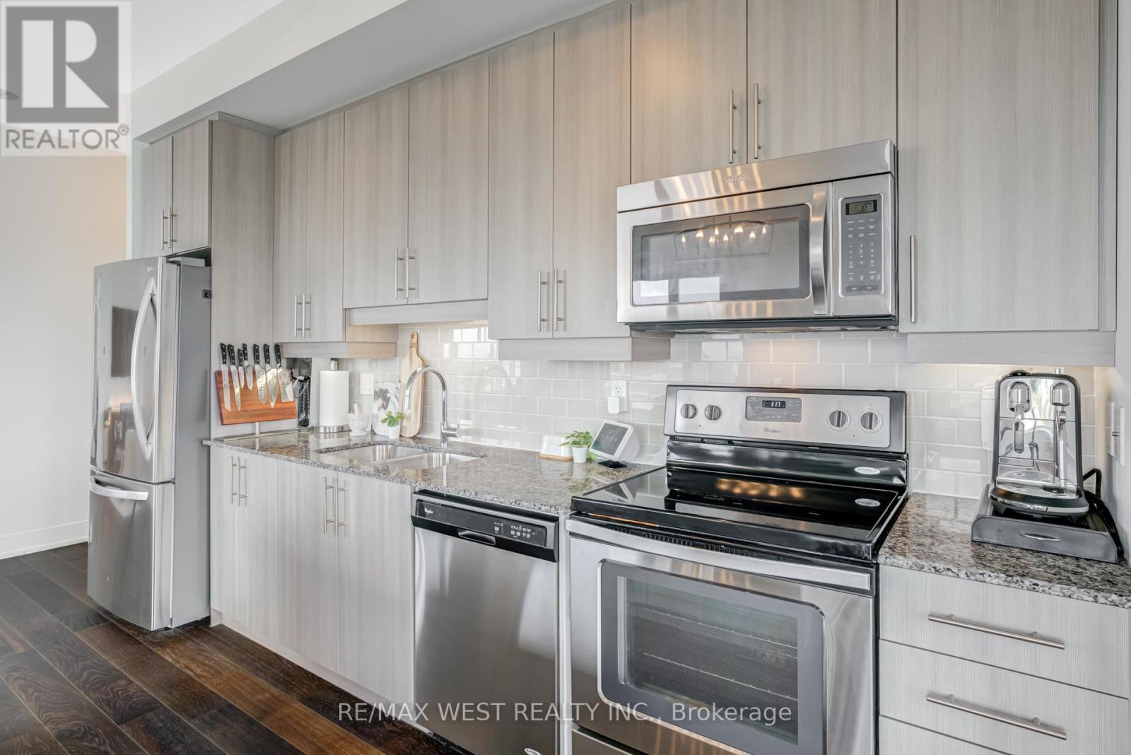 Photo 13 of 1308 68 Merton Street, Toronto ON