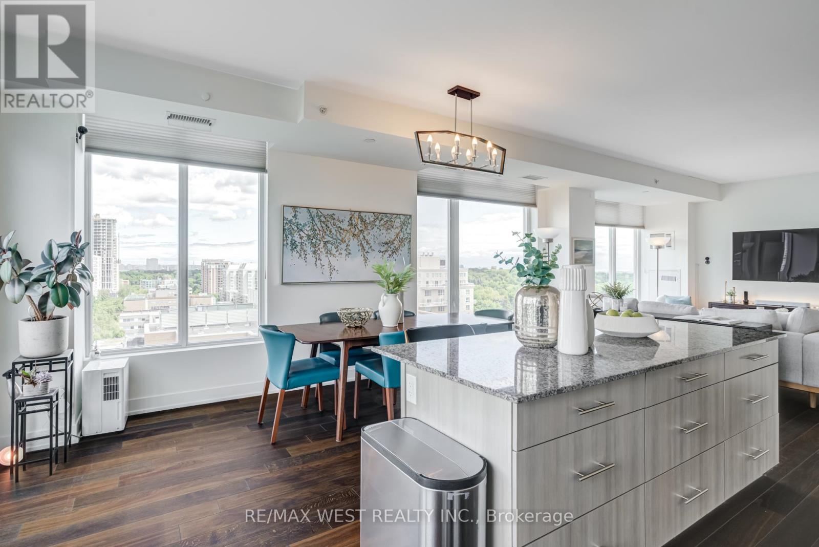 Photo 14 of 1308 68 Merton Street, Toronto ON