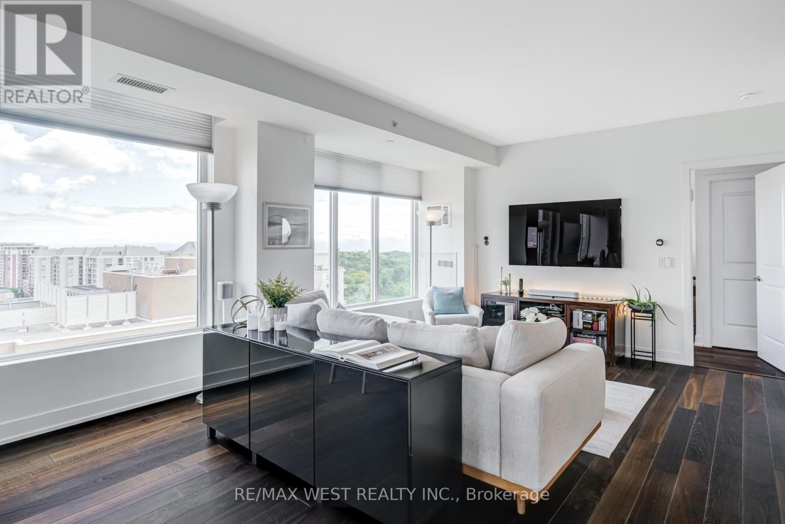 Photo 3 of 1308 68 Merton Street, Toronto ON