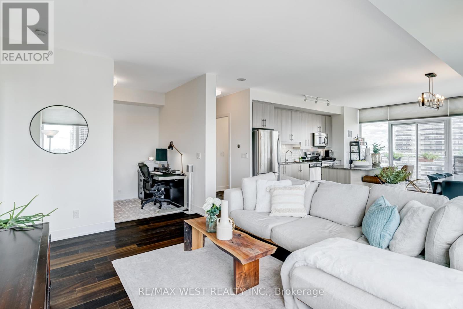 Photo 5 of 1308 68 Merton Street, Toronto ON