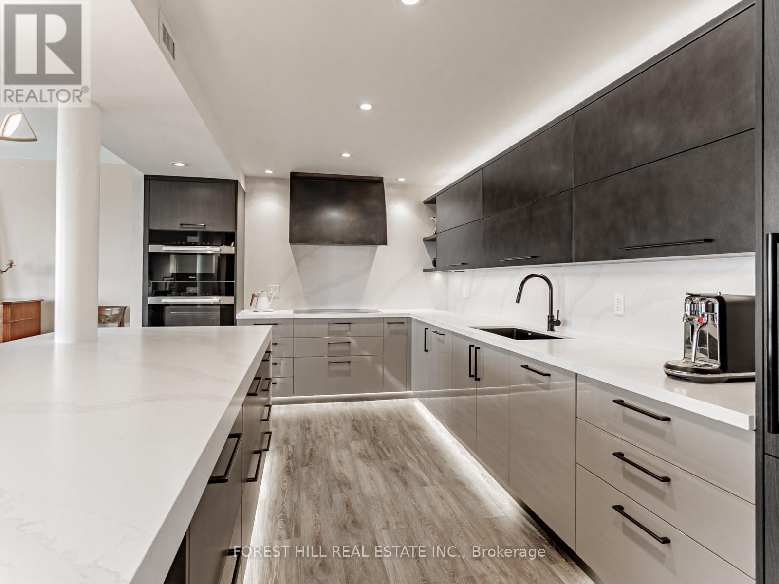 Photo 10 of 1810 1809 175 Cumberland Street, Toronto ON