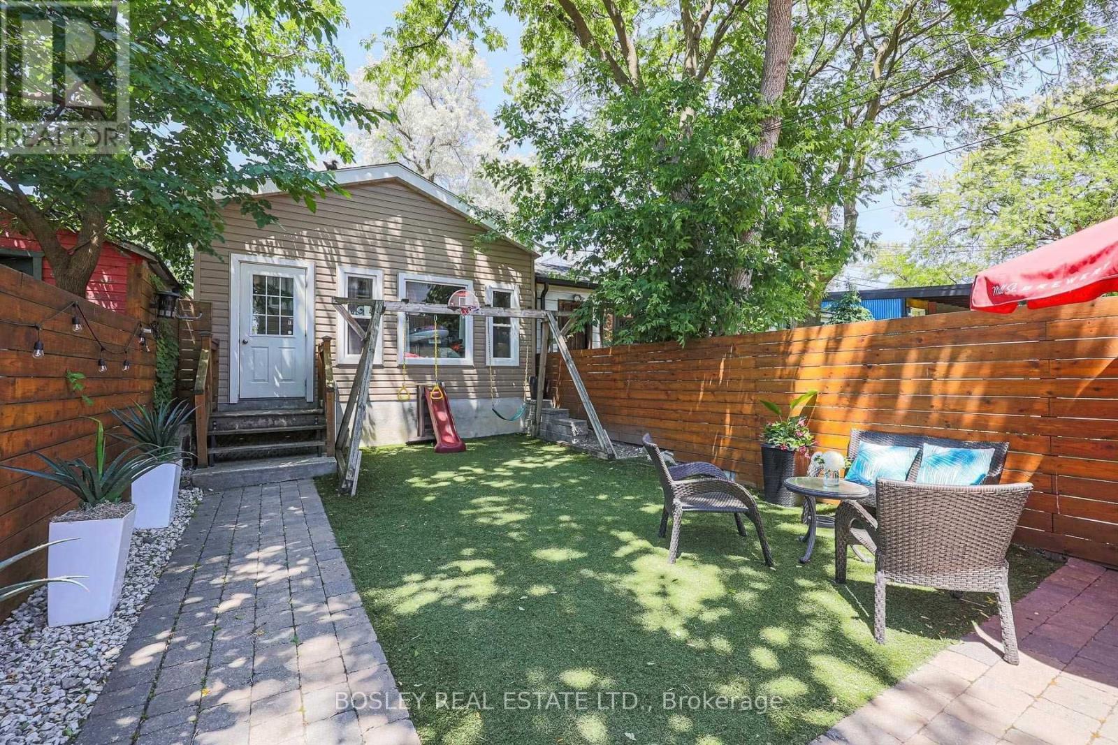 Photo 35 of 56 Helena Avenue, Toronto ON