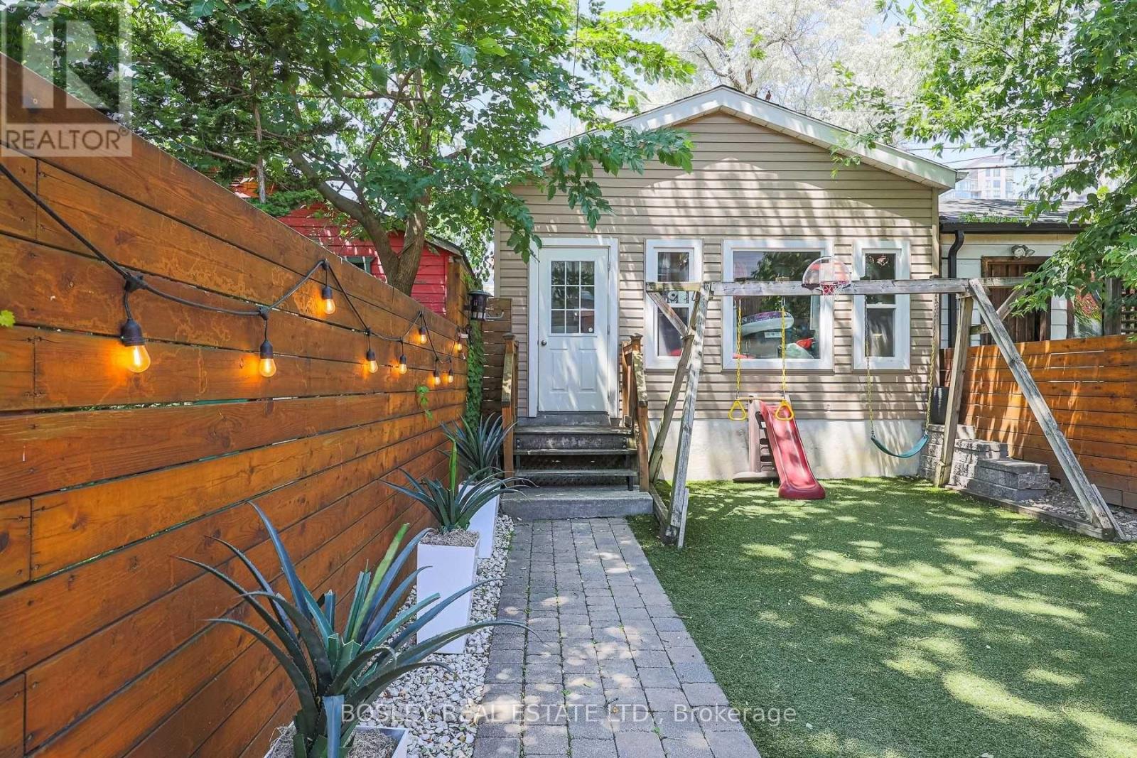 Photo 37 of 56 Helena Avenue, Toronto ON