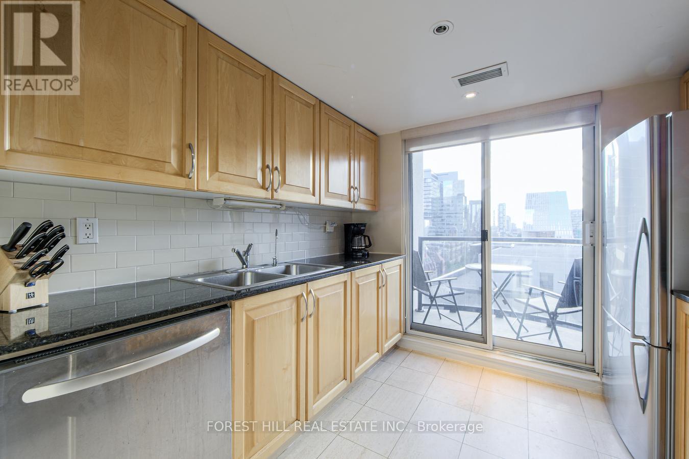 Photo 14 of 1606 801 Bay Street, Toronto ON