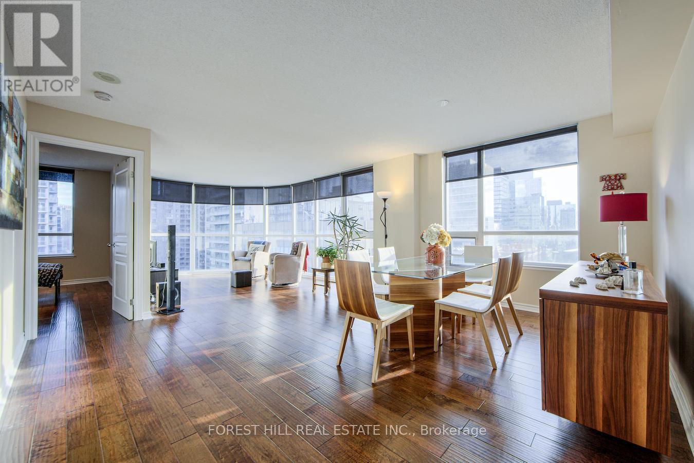 Photo 3 of 1606 801 Bay Street, Toronto ON