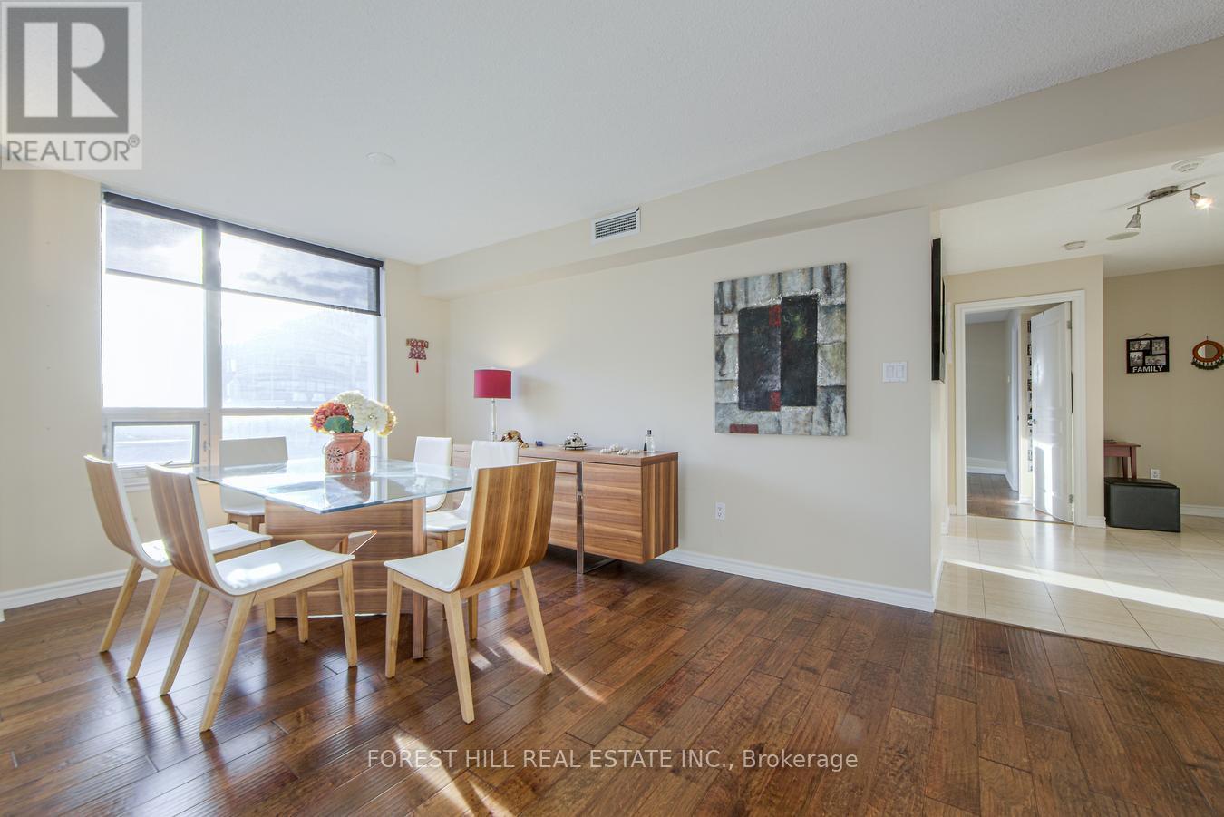Photo 4 of 1606 801 Bay Street, Toronto ON