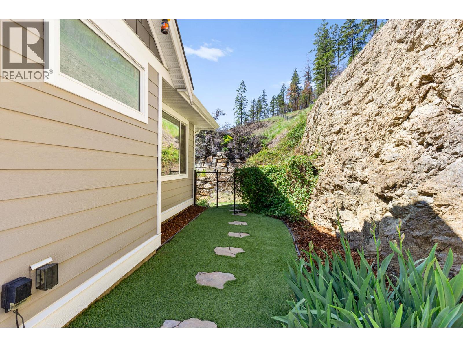  272 Upper Canyon Drive North, Kelowna