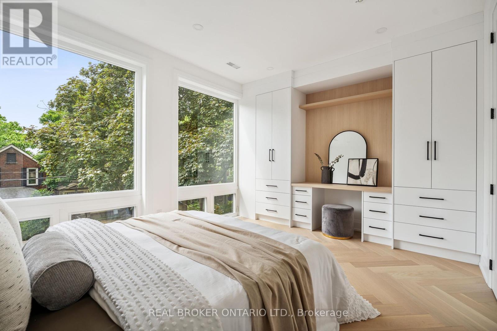 Photo 14 of 98 Hogarth Avenue, Toronto ON