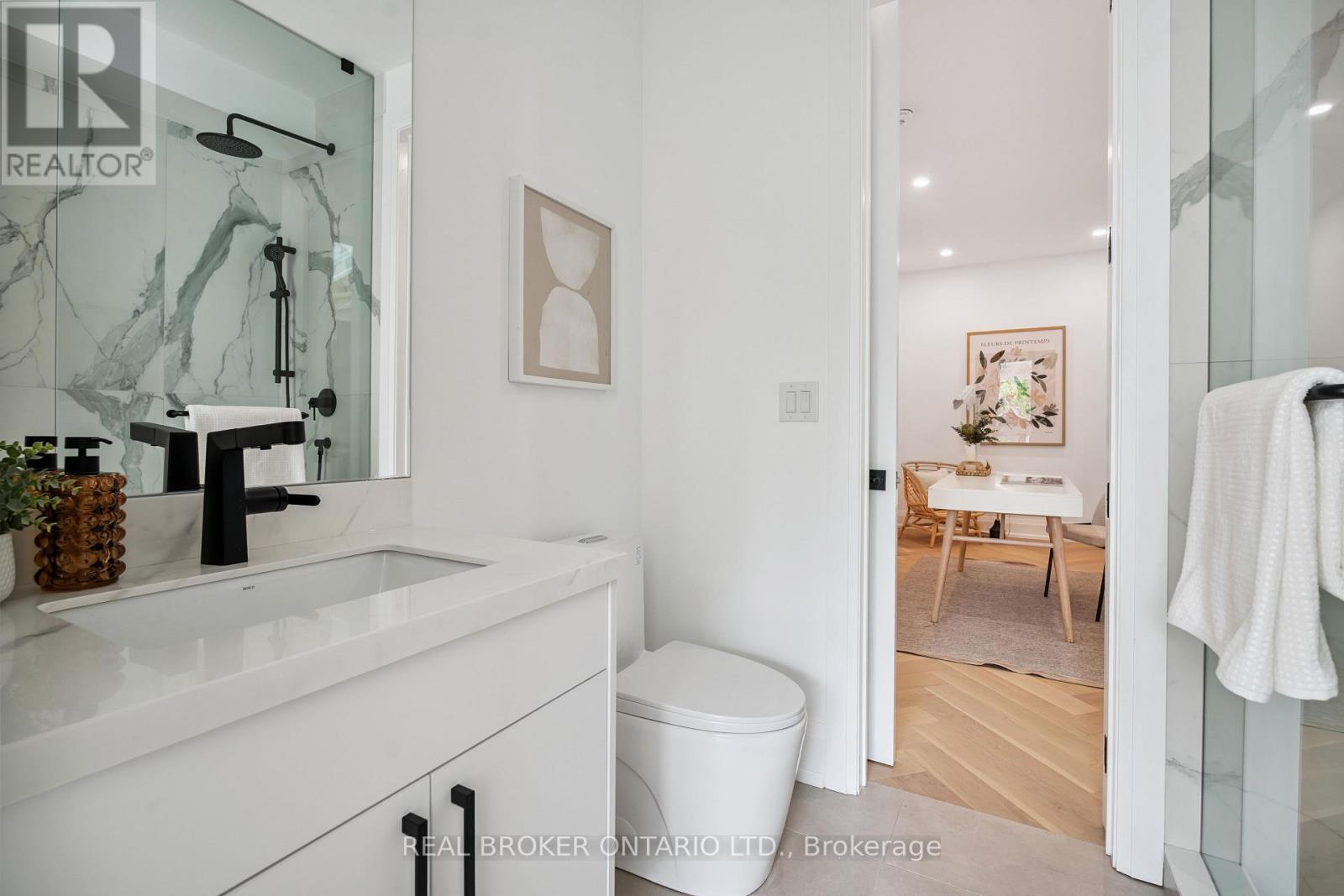 Photo 16 of 98 Hogarth Avenue, Toronto ON
