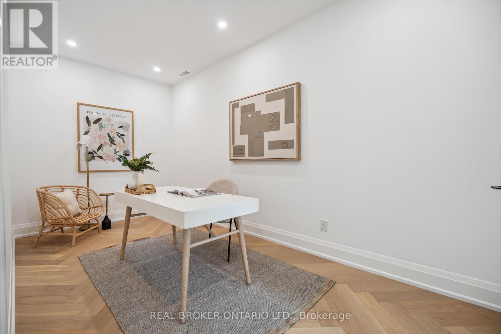Photo 18 of 98 Hogarth Avenue, Toronto ON