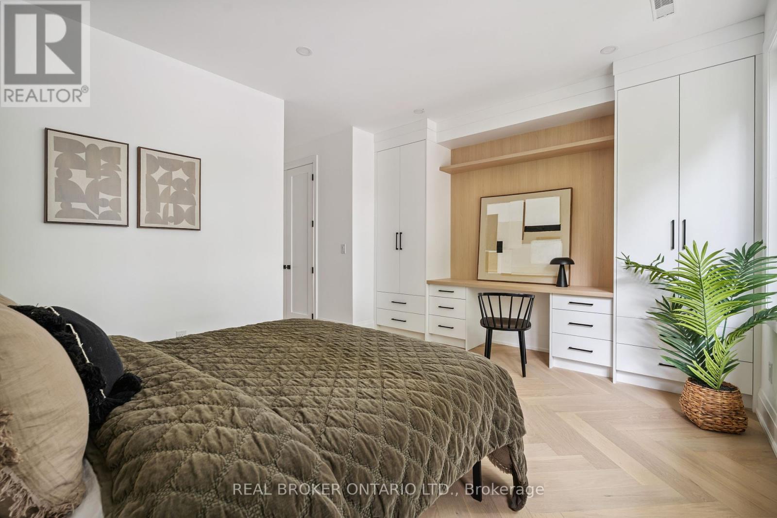 Photo 22 of 98 Hogarth Avenue, Toronto ON