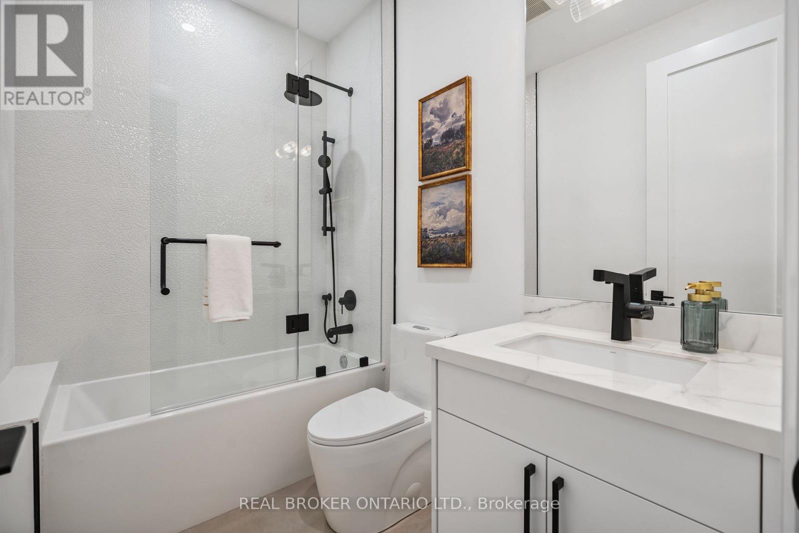 Photo 23 of 98 Hogarth Avenue, Toronto ON