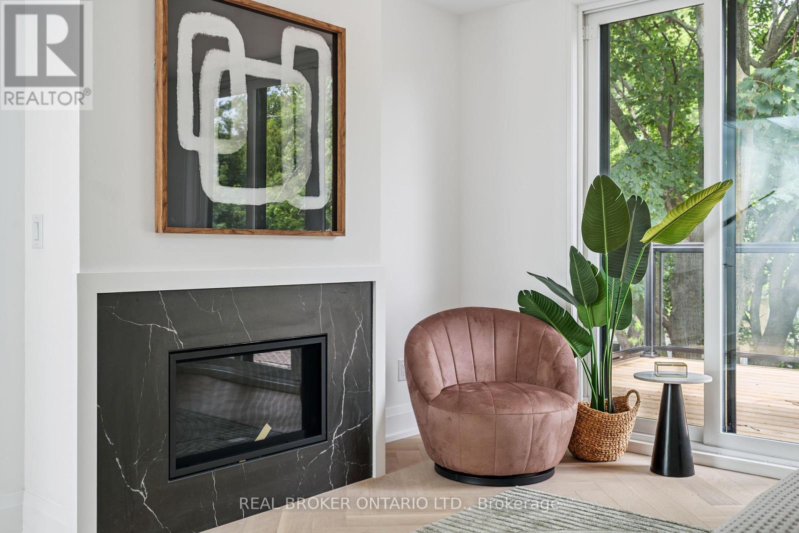 Photo 26 of 98 Hogarth Avenue, Toronto ON