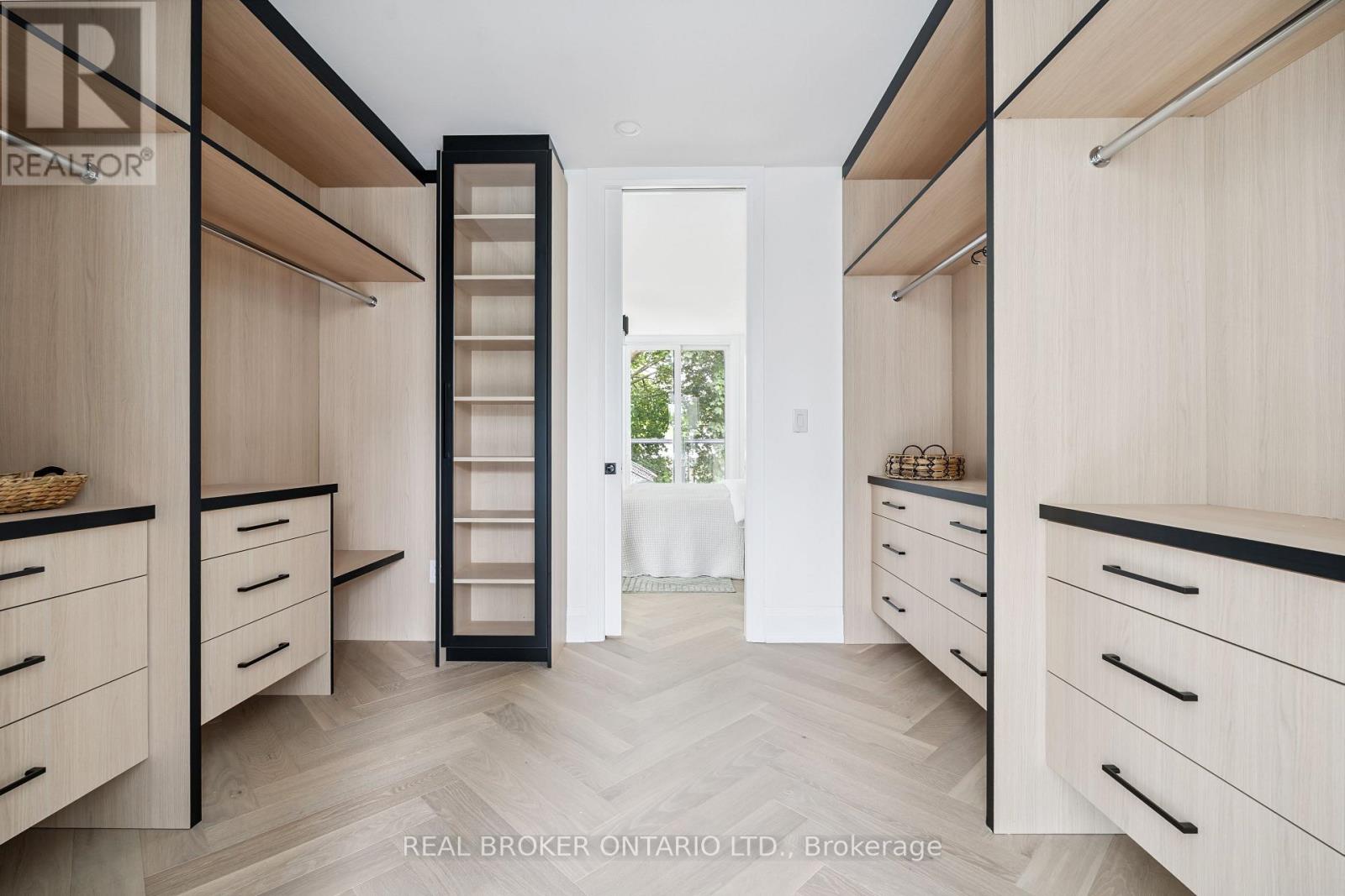 Photo 29 of 98 Hogarth Avenue, Toronto ON