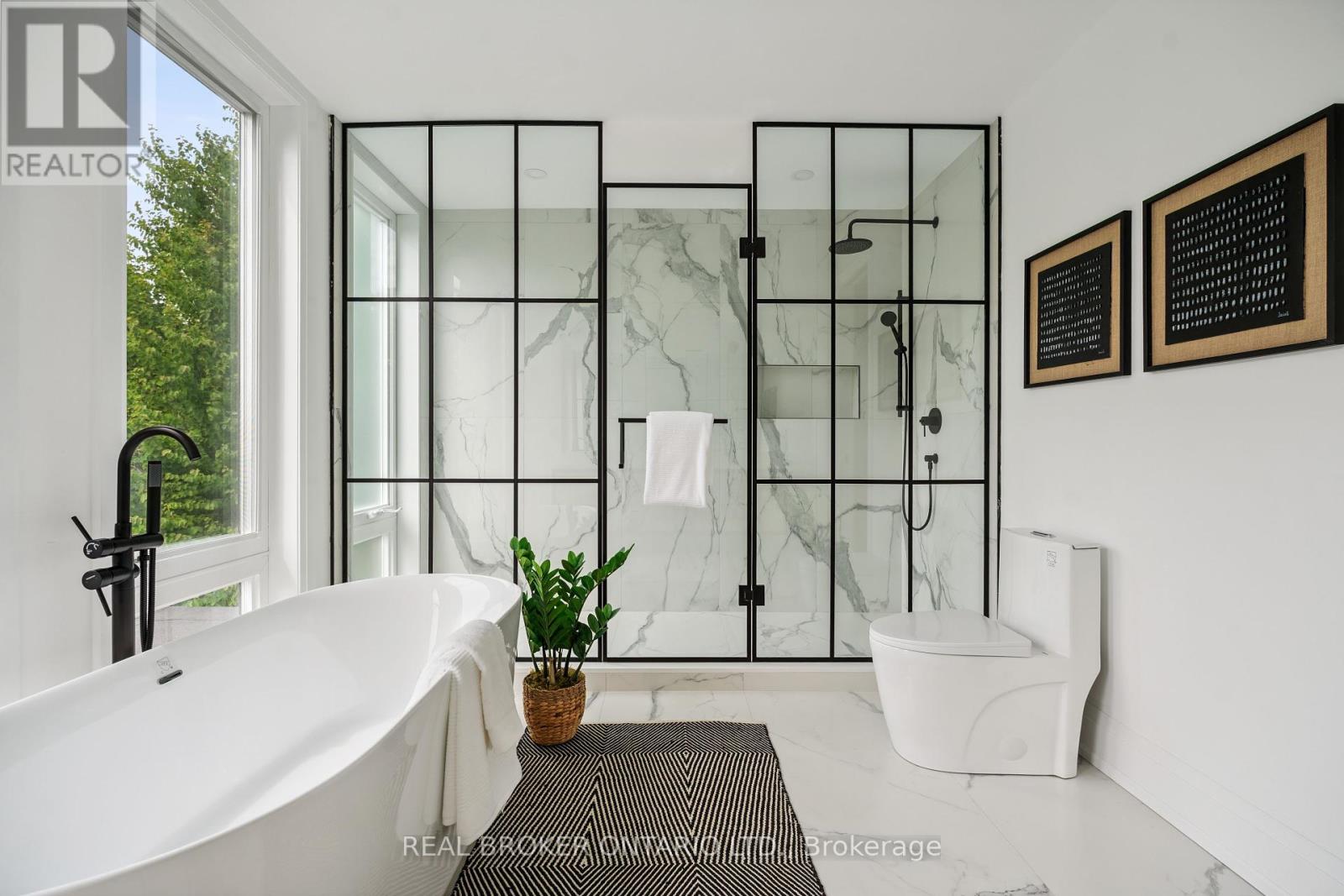 Photo 30 of 98 Hogarth Avenue, Toronto ON