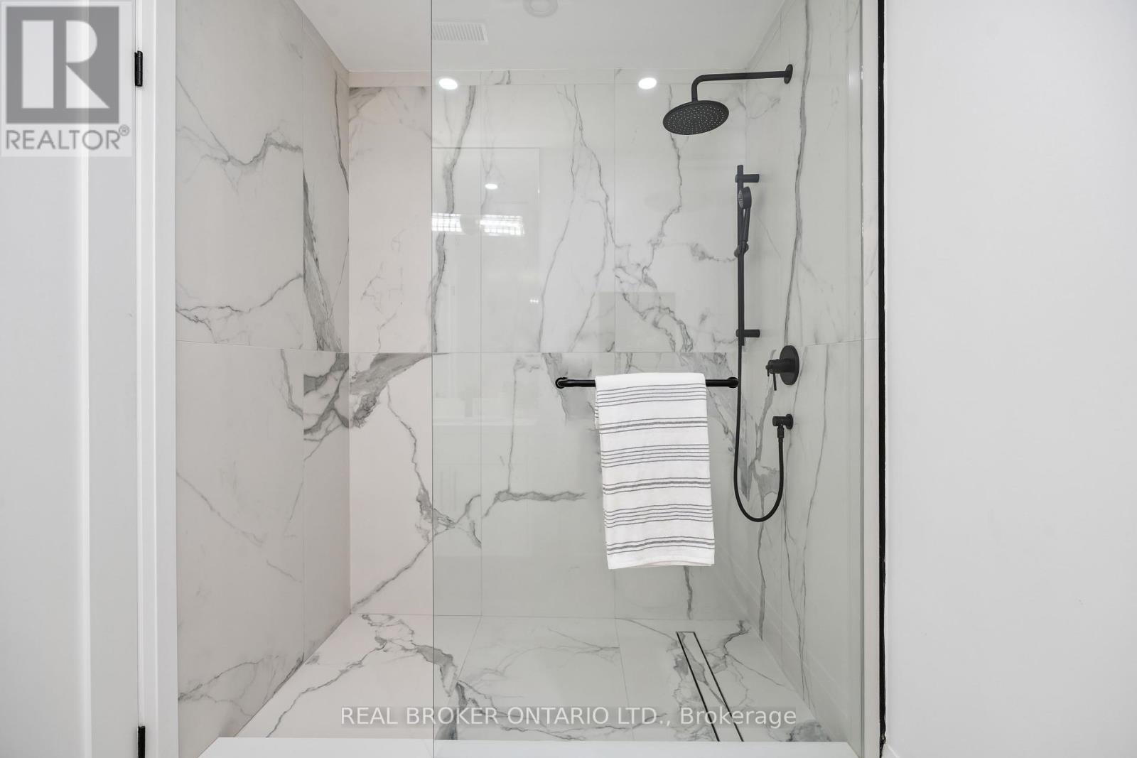 Photo 42 of 98 Hogarth Avenue, Toronto ON