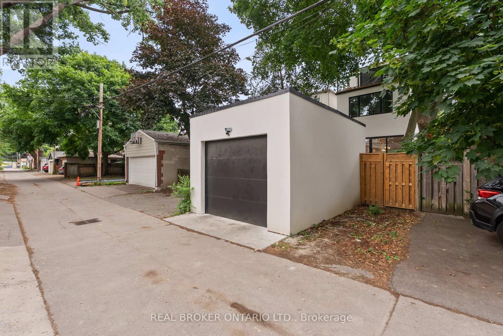 Photo 47 of 98 Hogarth Avenue, Toronto ON