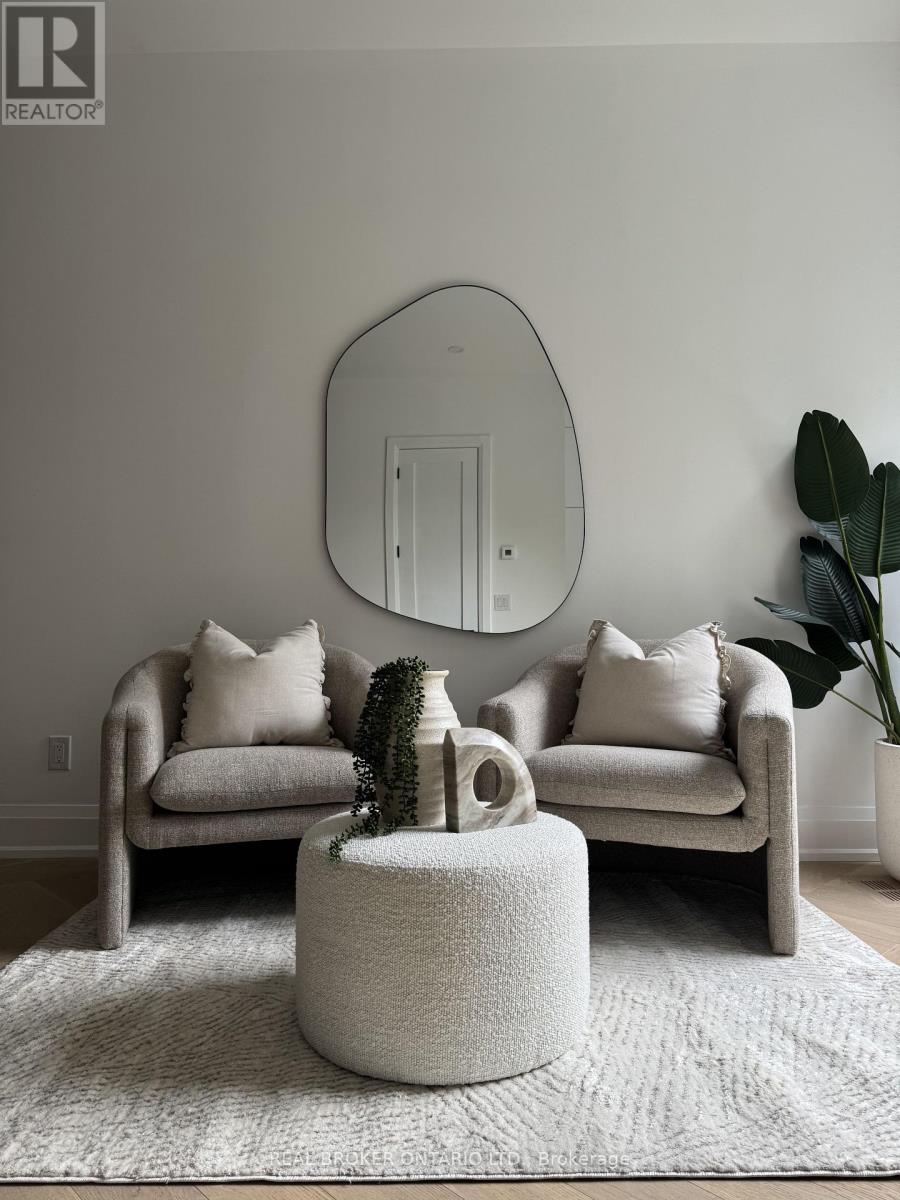 Photo 8 of 98 Hogarth Avenue, Toronto ON