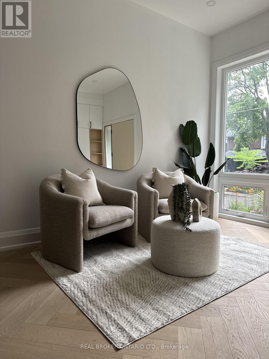 Photo 9 of 98 Hogarth Avenue, Toronto ON