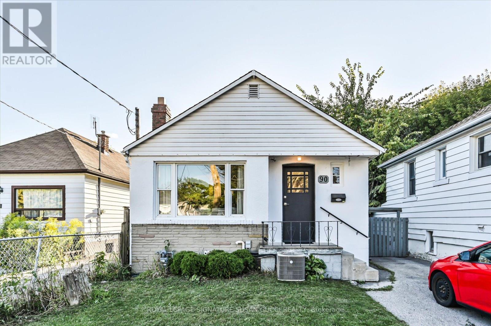 Photo 1 of 90 Meighen Avenue, Toronto ON