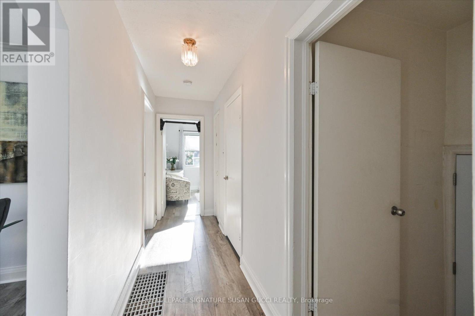 Photo 13 of 90 Meighen Avenue, Toronto ON