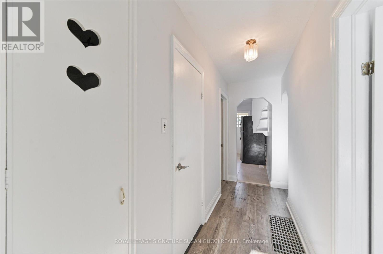 Photo 14 of 90 Meighen Avenue, Toronto ON