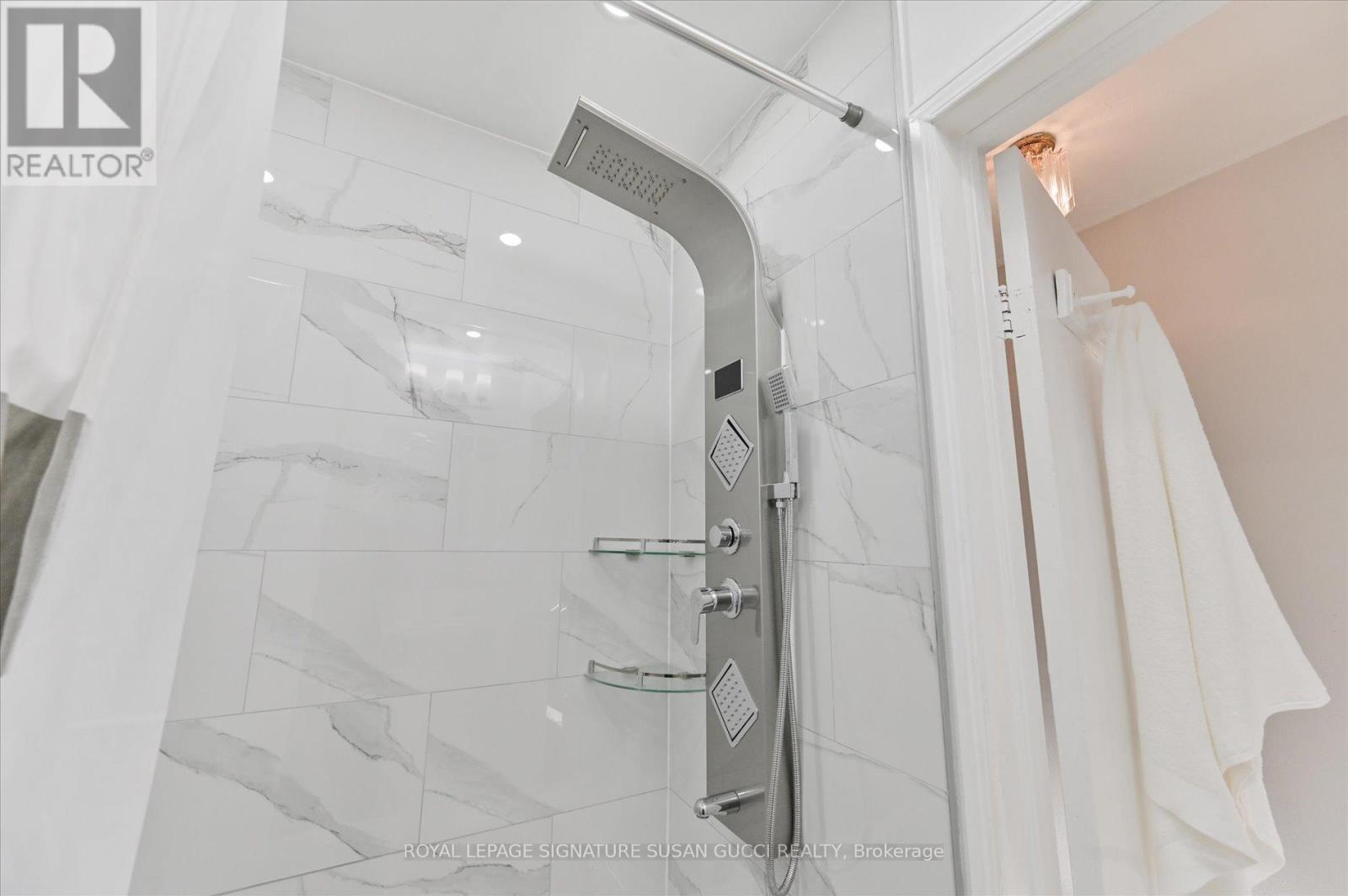 Photo 18 of 90 Meighen Avenue, Toronto ON