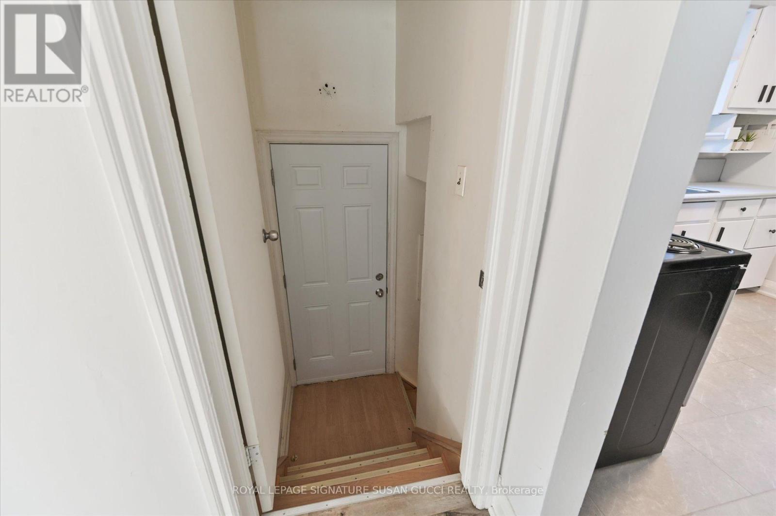 Photo 19 of 90 Meighen Avenue, Toronto ON