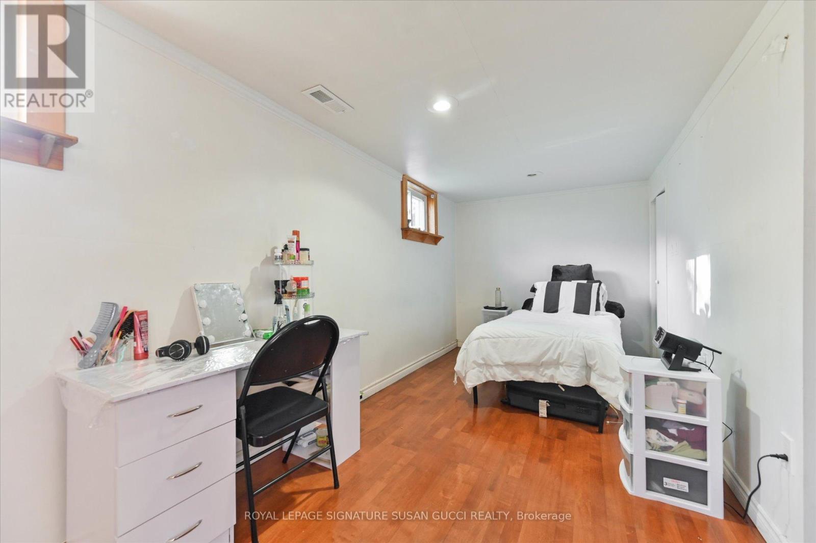 Photo 25 of 90 Meighen Avenue, Toronto ON