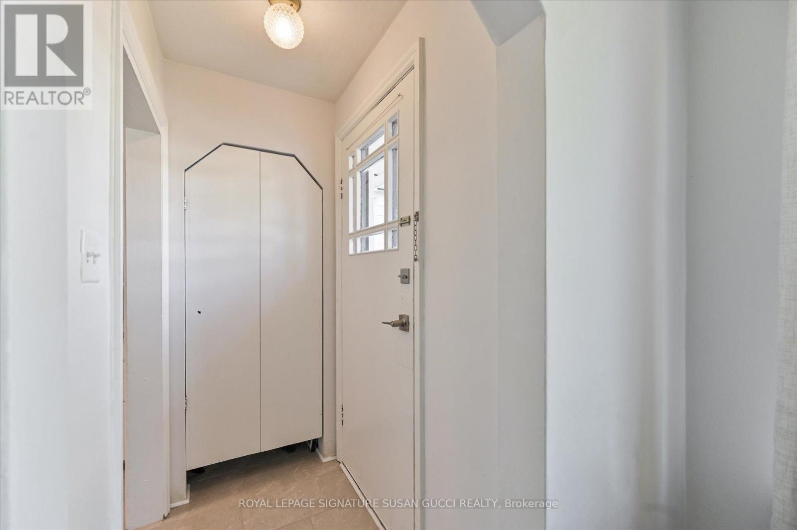 Photo 3 of 90 Meighen Avenue, Toronto ON