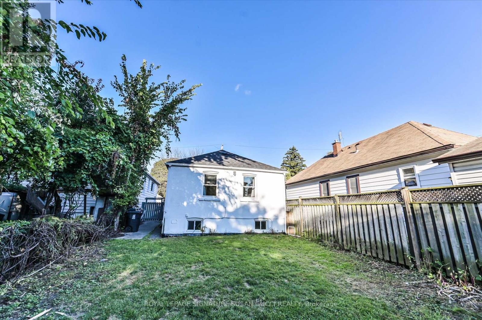 Photo 32 of 90 Meighen Avenue, Toronto ON