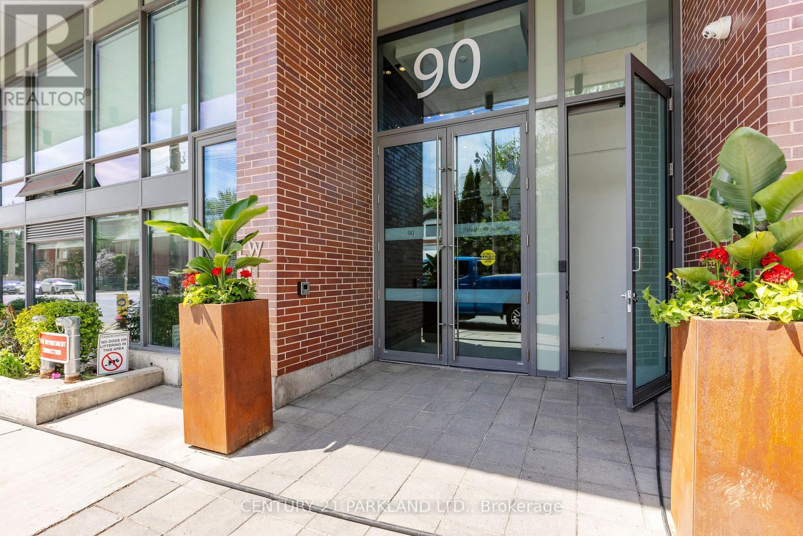 Photo 3 of 720 90 Broadview Avenue, Toronto ON