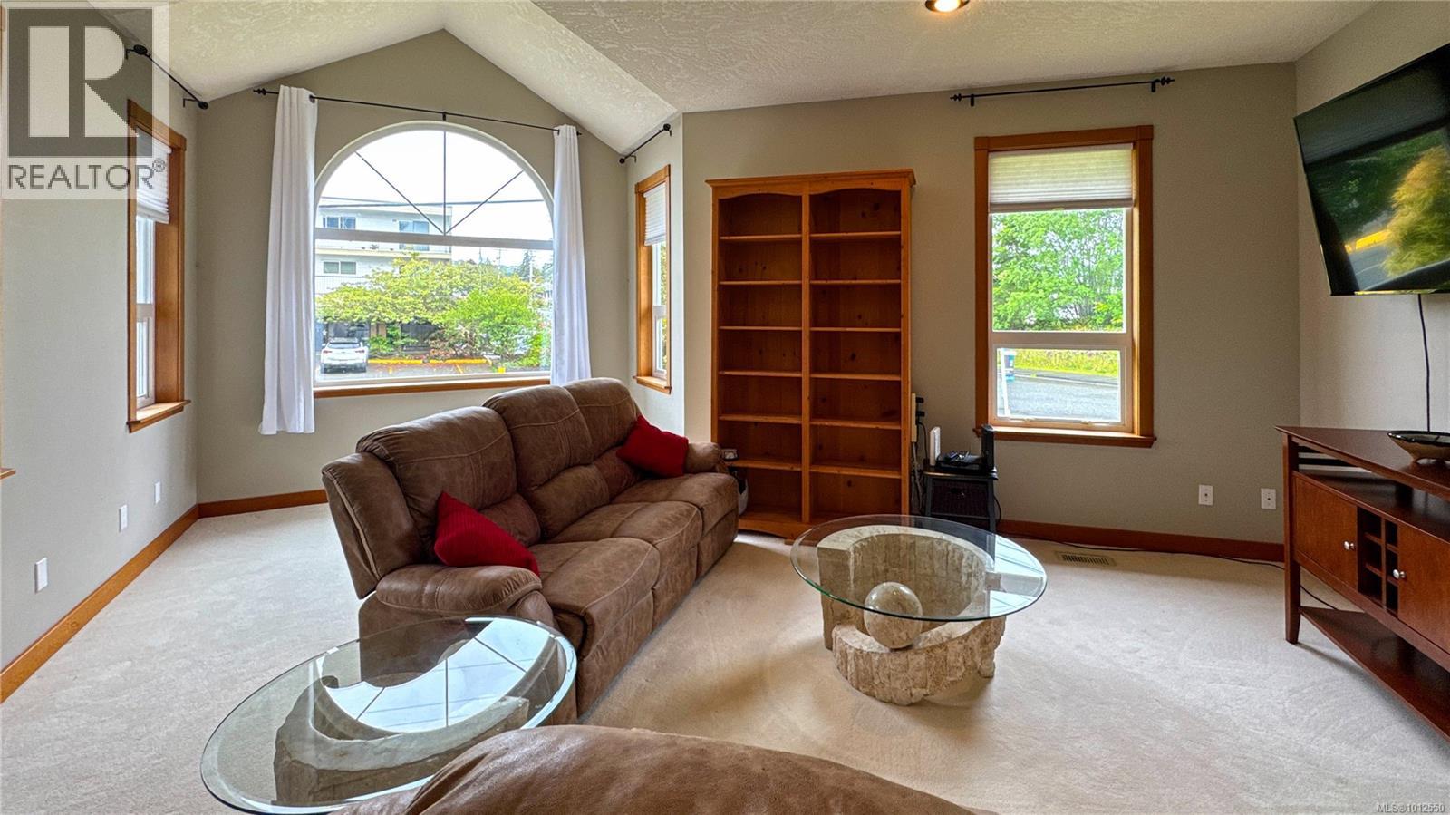 Photo 11 of 7085 Shorncliffe Ave, Port Hardy BC