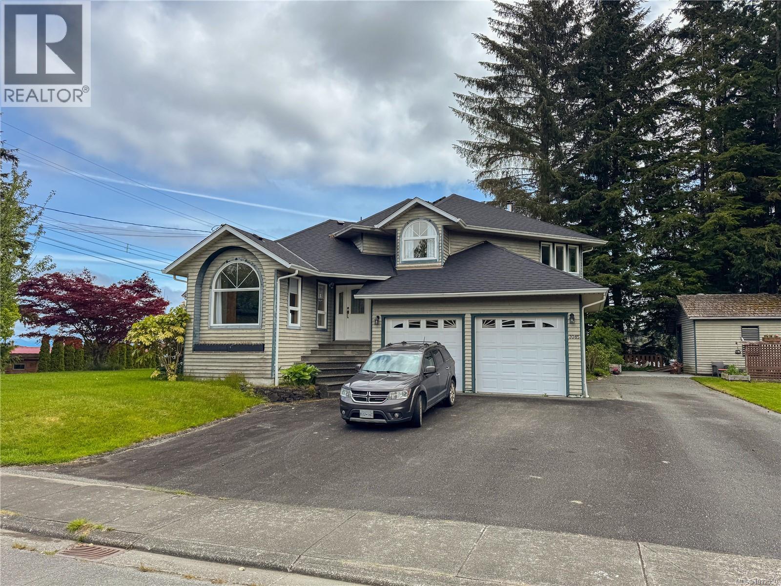 Photo 2 of 7085 Shorncliffe Ave, Port Hardy BC