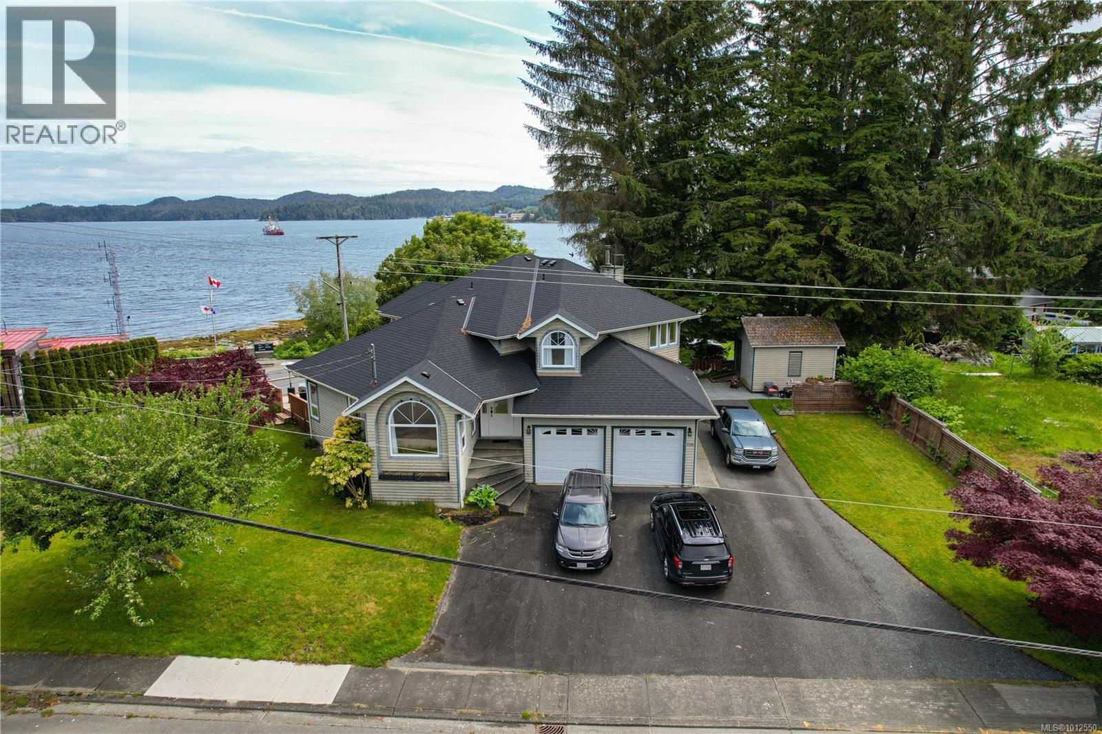 Photo 3 of 7085 Shorncliffe Ave, Port Hardy BC