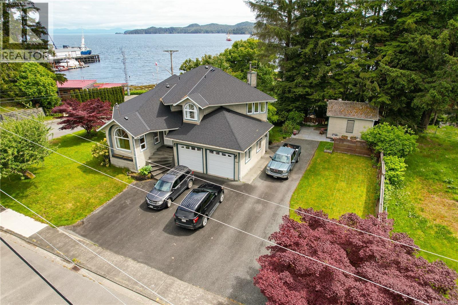 Photo 4 of 7085 Shorncliffe Ave, Port Hardy BC