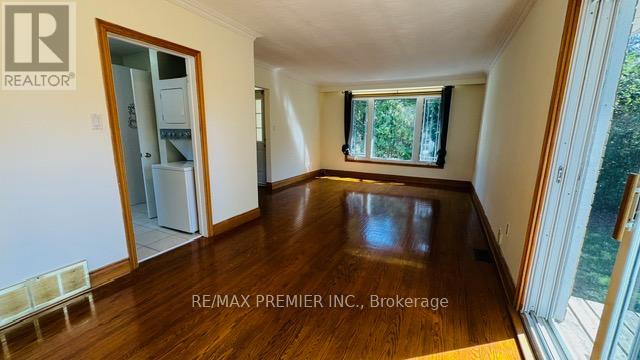 Photo 10 of Main 60 Maralim Road, Richmond Hill ON