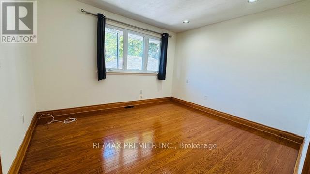 Photo 13 of Main 60 Maralim Road, Richmond Hill ON