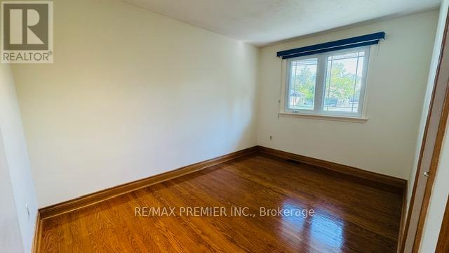 Photo 15 of Main 60 Maralim Road, Richmond Hill ON